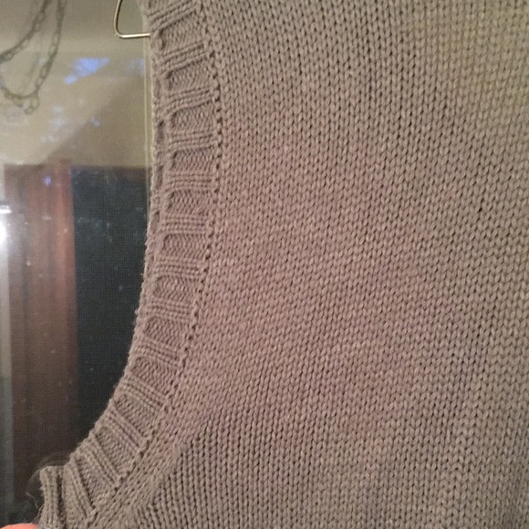 EUC Xhilaration faux fur vest, gray color, women size - Picture 11 of 14